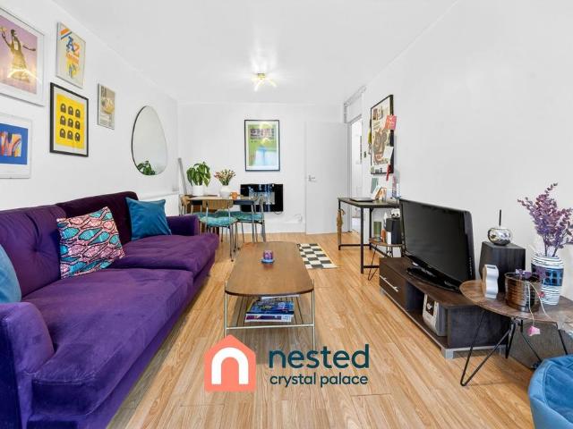Flat for sale in West Norwood, Greater London