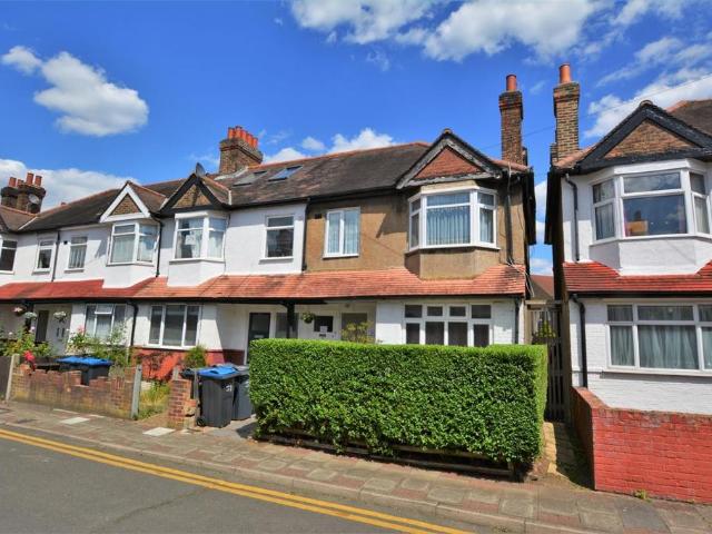 Flat for sale in London Borough of Merton, Collier's Wood