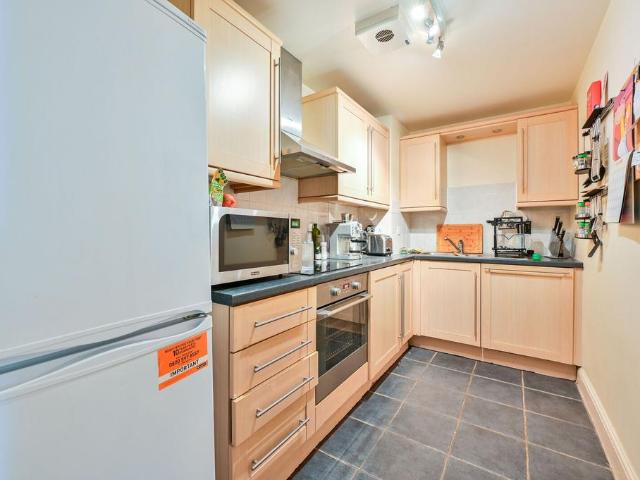 Flat for sale in Rotherhithe, Greater London