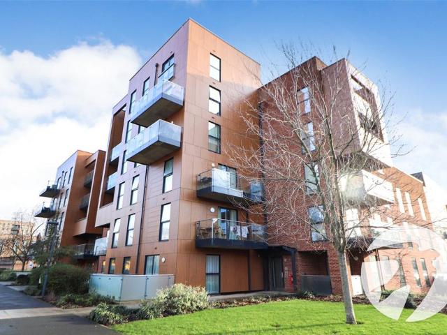 Flat for sale in North End, Greater London