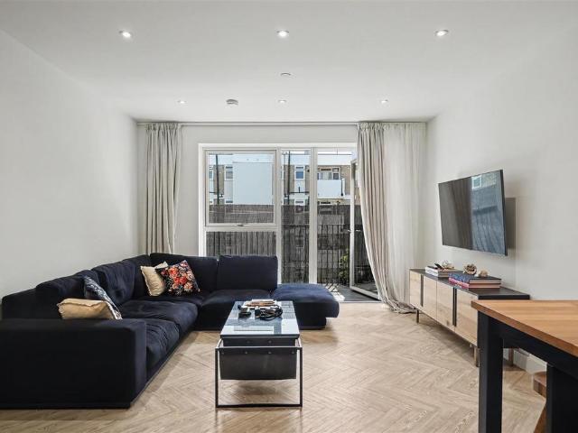 Flat for sale in Golders Green, Greater London