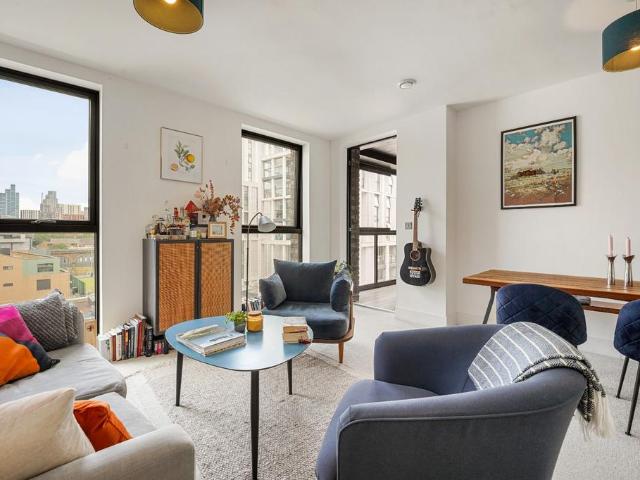 Flat for sale in Nine Elms, Greater London