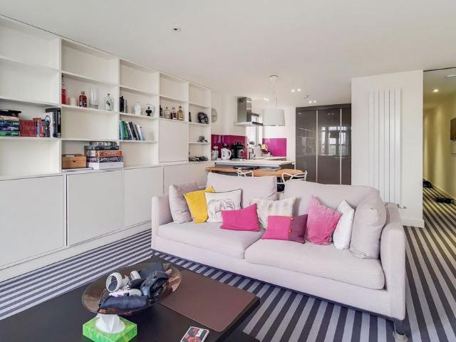 Flat for sale in Bermondsey, Greater London