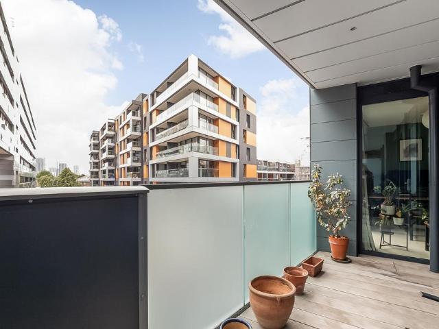 Flat for sale in East Greenwich, Greater London