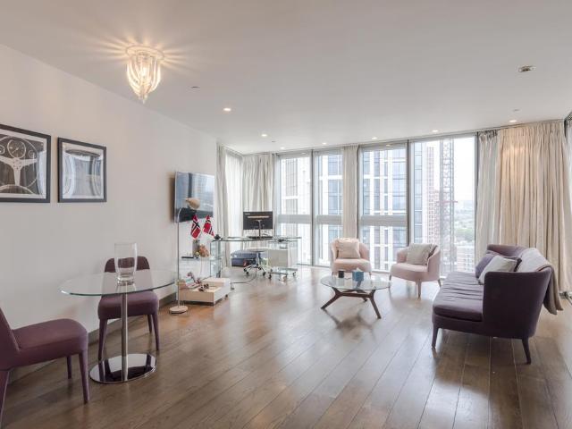Flat for sale in Vauxhall, Greater London