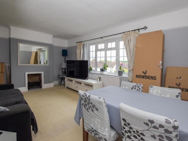 Flat for sale in Elmers End, Greater London