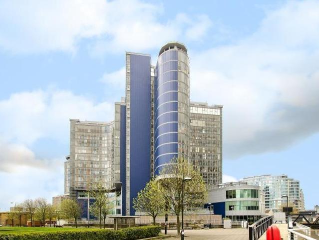 Flat for sale in Battersea, Greater London