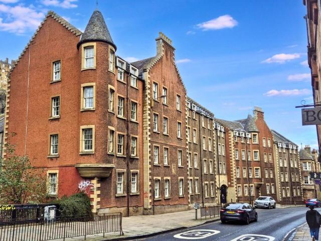 Flat for sale in Lauriston, Scotland