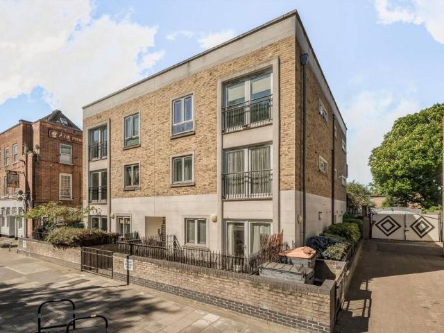 Flat for sale in De Beauvoir Town, Greater London