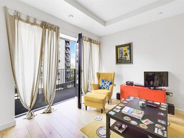 Flat for sale in London Borough of Tower Hamlets, Greater London