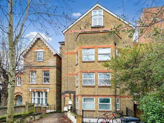 Flat for sale in West Norwood, Greater London