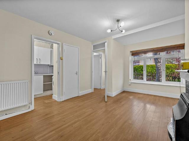 Flat for sale in Isle Of Dogs, Greater London