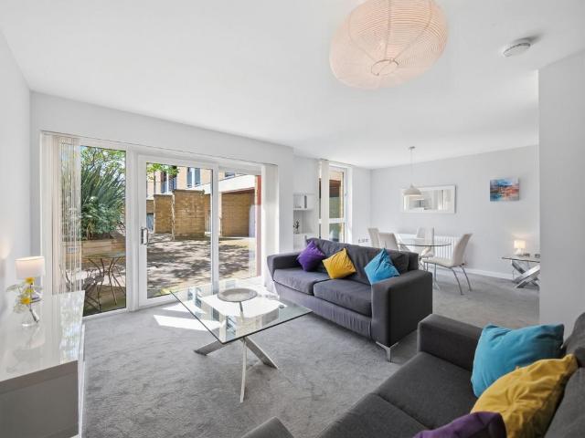 Flat for sale in Comely Bank, Scotland