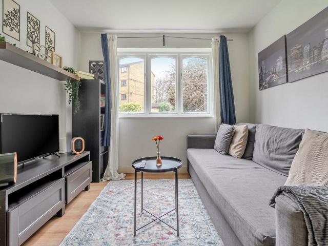Flat for sale in London Borough of Lewisham, Greater London