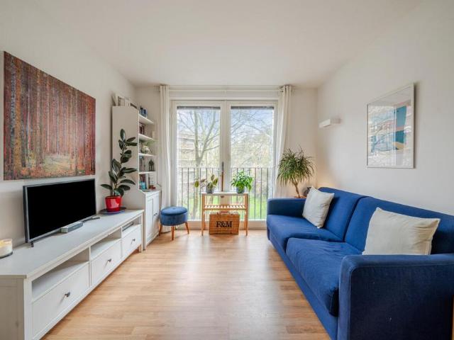 Flat for sale in London Borough of Lambeth, Greater London