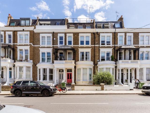 Flat for sale in Brook Green, Greater London