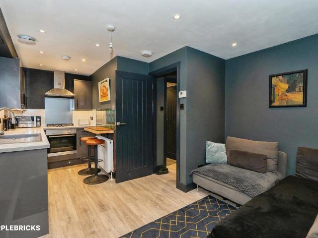 Flat for sale in Fishersgate, West Sussex