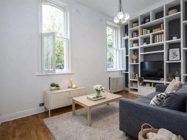Flat for sale in Brondesbury, Greater London