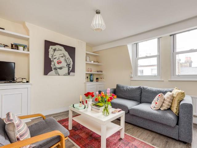 Flat for sale in Fulham, Greater London