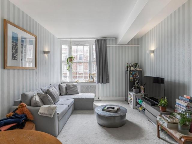 Flat for sale in Bayswater, Greater London