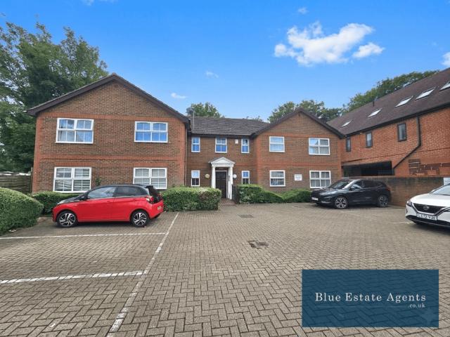Flat for sale in London Borough of Hounslow, Heston