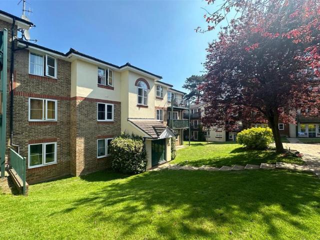 Flat for sale in Daws Hill, Cressex