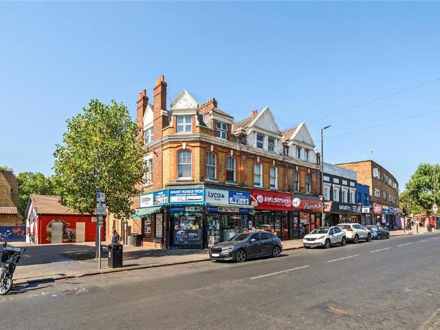 Flat for sale in Penge, Greater London