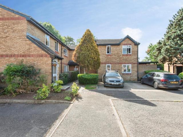 Flat for sale in Great Wymondley, King's Walden