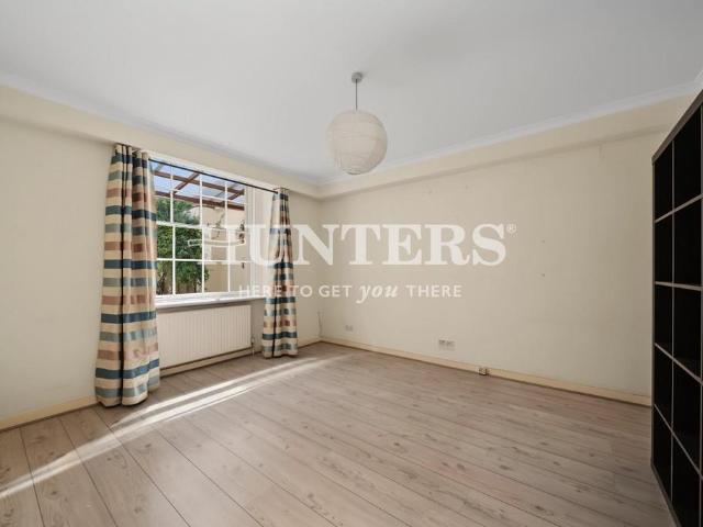 Flat for sale in Paddington, Greater London