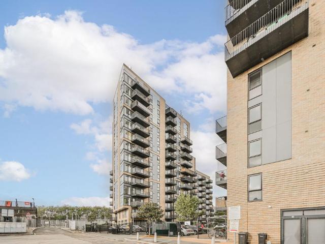 Flat for sale in London Borough of Haringey, Greater London