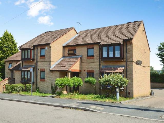 Flat for sale in Pouchen End, Hertfordshire