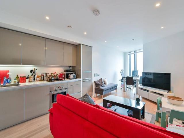 Flat for sale in Elephant and Castle, Greater London