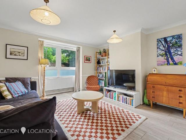 Flat for sale in Highbury, Greater London