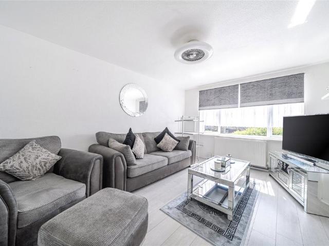 Flat for sale in Poverest, Greater London