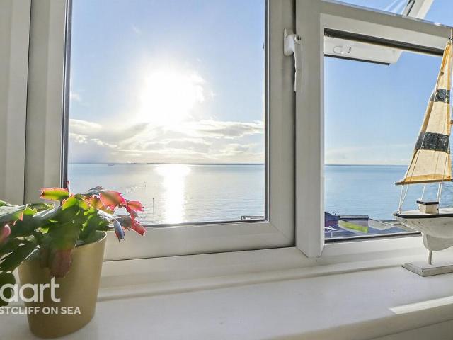Flat for sale in Alton Barnes, Essex