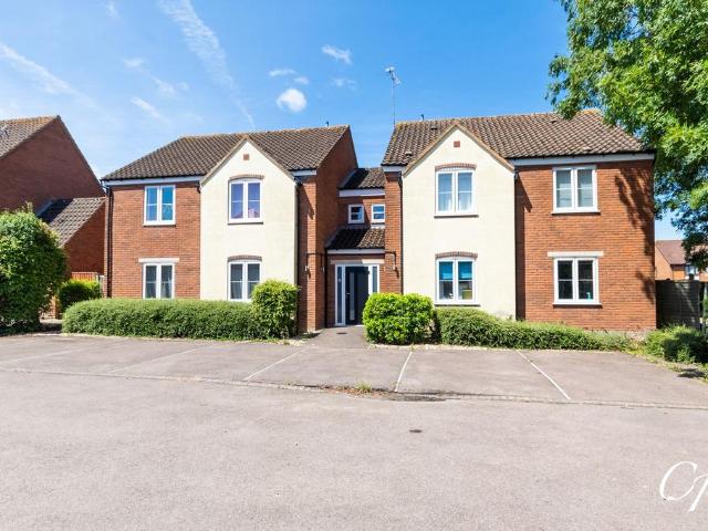 Flat for sale in Golden Valley, Gloucestershire