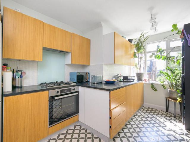 Flat for sale in South Hampstead, Greater London