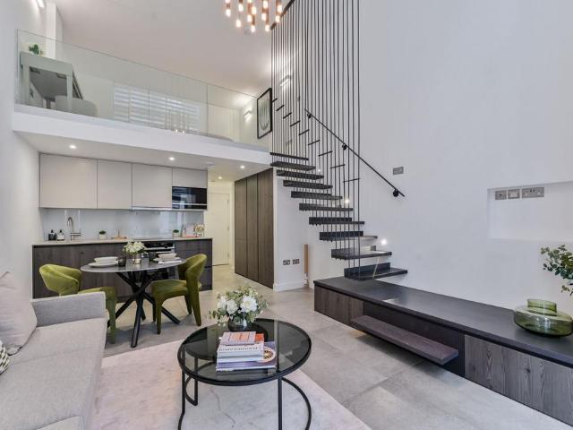 Flat for sale in Stockwell, Greater London