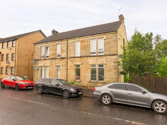 Flat for sale in Elderslie, Scotland