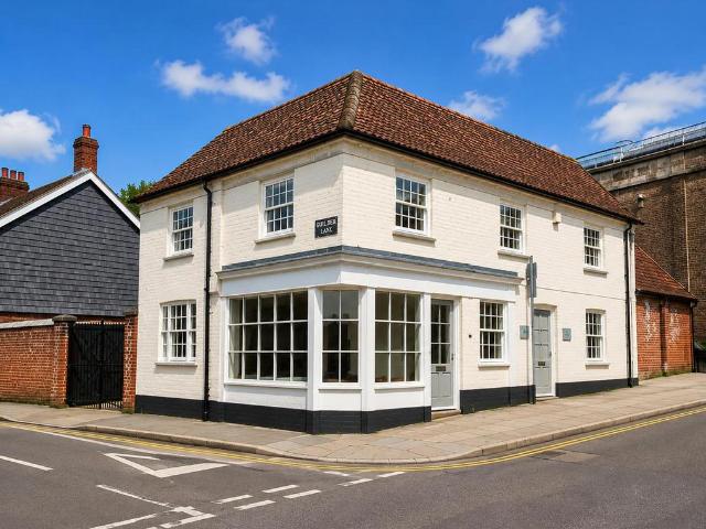 Flat for sale in Salisbury, Wiltshire