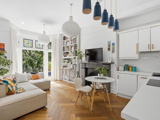 Flat for sale in Broadwater Down, Sandown Park