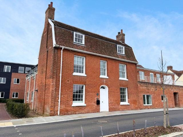 Flat for sale in Chelmondiston, Suffolk