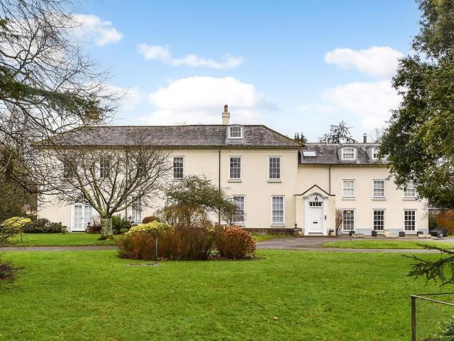 Flat for sale in Littlecote, West Sussex