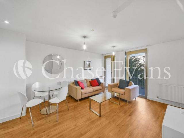 Flat for sale in Waterside Park, Silvertown