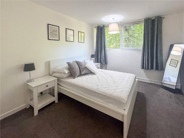 Flat for sale in London Borough of Croydon, South Norwood