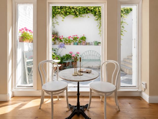Flat for sale in North Kensington, Greater London
