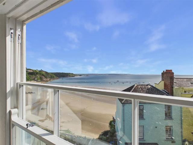 Flat for sale in Tenby, Wales