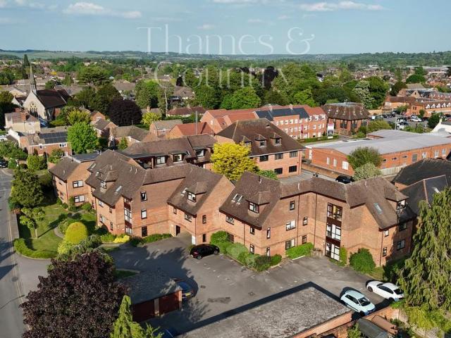 Flat for sale in Marlow, Buckinghamshire
