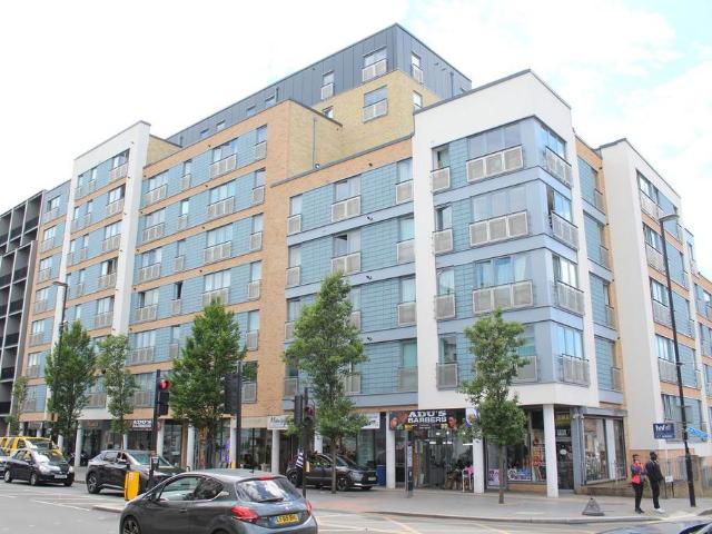 Flat for sale in London Borough of Croydon, Greater London