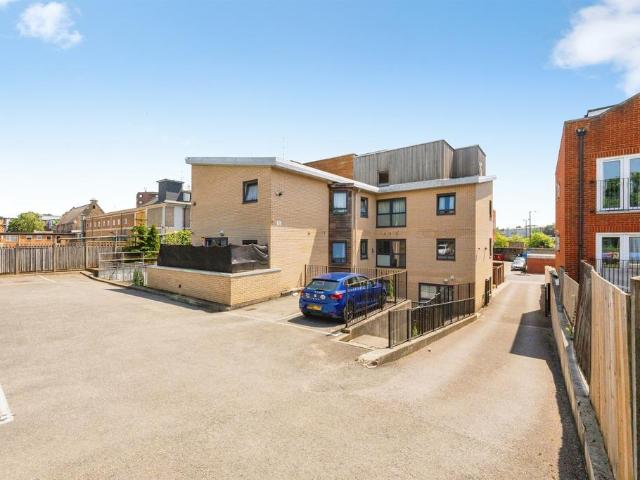 Flat for sale in Wealdstone, Greater London